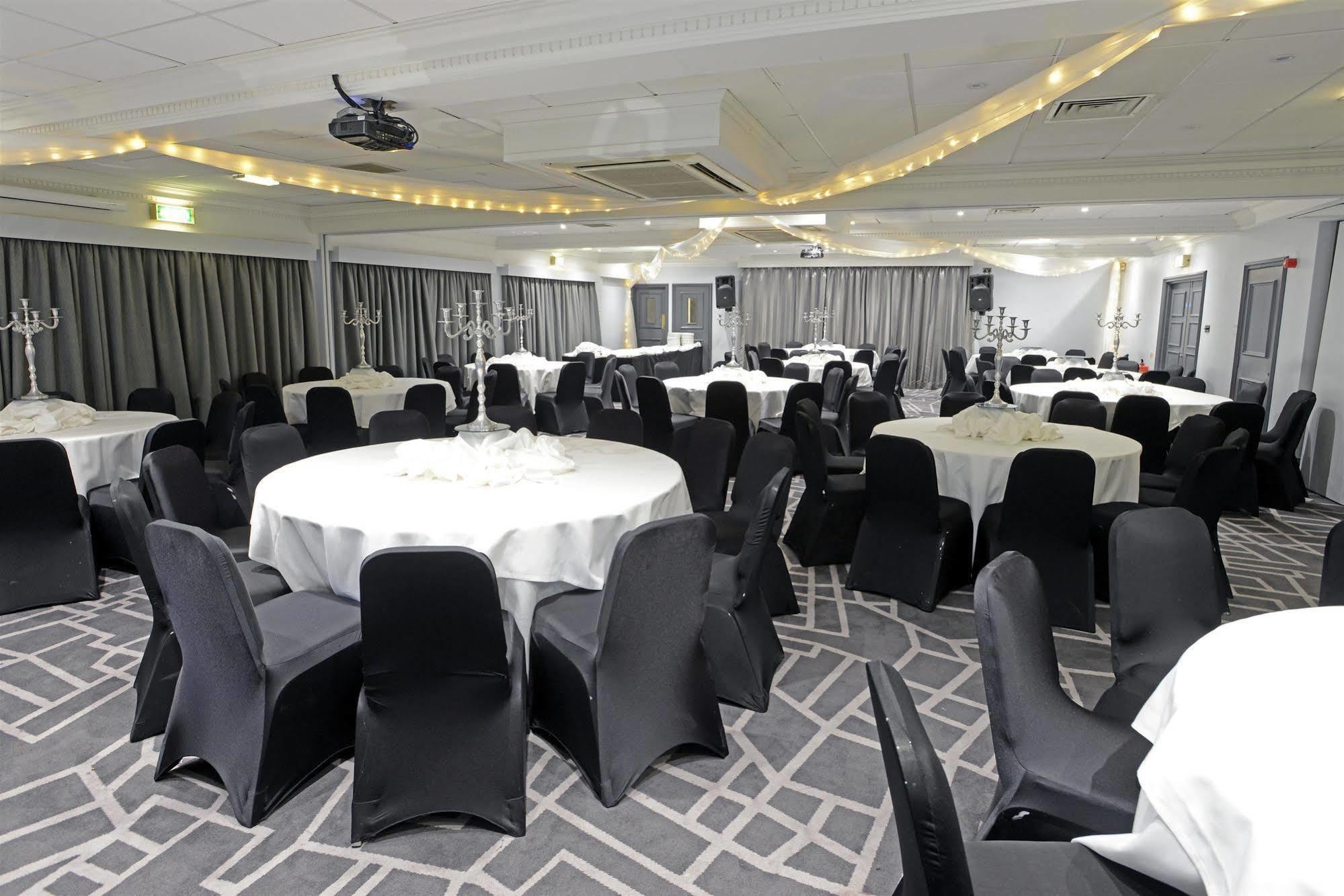 Village Hotel Nottingham บีสตัน ภายนอก รูปภาพ